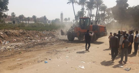 الجيزة: حملات دورية لرفع المخلفات بعزبة الصفيح بأوسيم وعرب الساحة بالحوامدية