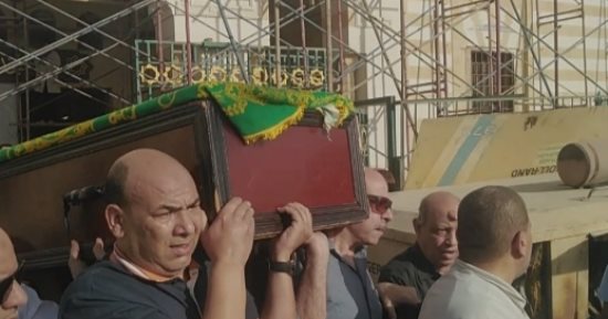 غياب نجوم الفن عن تشييع جنازة شريفة فاضل بمسجد السيدة نفيسة