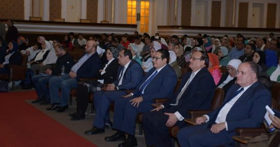 تفاصيل الندوة المشتركة لرئيس جامعة القاهرة ومفتي الجمهورية حول الوسطية والخطاب الديني..الخشت يطالب بوسطية جديدة قائمة على الإيمان والعلم والعقلانية وثوابت الدولة الوطنية.. ويؤكد: لا اقتراب من نصوص القرآن والسنة