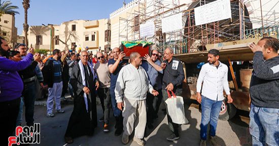 وصول جثمان شريفة فاضل إلى مسجد السيدة نفيسة لأداء صلاة الجنازة