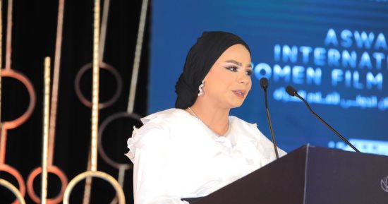 متسابقة الدوم إسراء مصطفى تشارك فى تقديم حفل افتتاح مهرجان بلدها أسوان