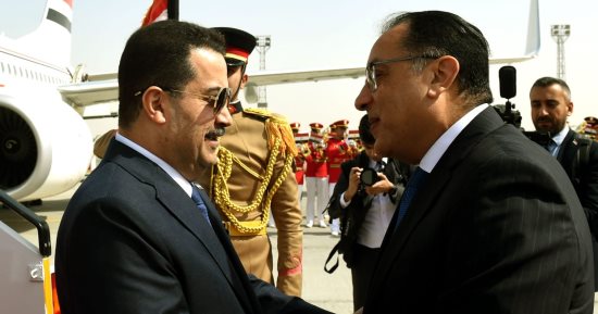 رئيس الوزراء يستقبل نظيره العراقى بمطار القاهرة