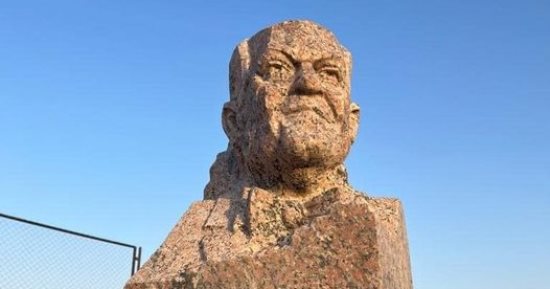 ناثان دوس يكشف لـ"اليوم السابع" كواليس صناعة تمثال مجدى يعقوب