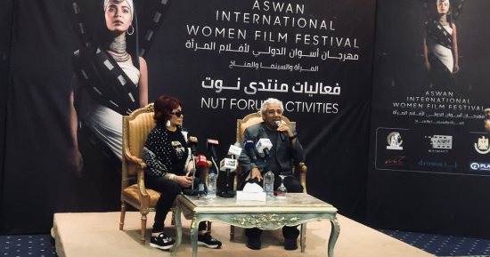 نبيلة عبيد فى ندوتها بمهرجان أسوان: عشت للسينما منذ طفولتى وحضرونى لأكون نجمة
