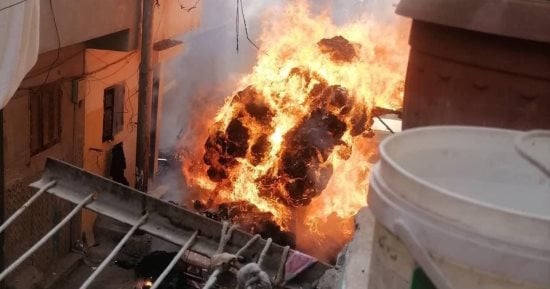 السيطرة على حريق التهم سيارة ربع نقل محملة بالقطن فى أسيوط