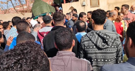 تشييع جنازة طالب توفى أثناء عبوره السكة الحديد بالمنوفية أثناء الذهاب للمدرسة 