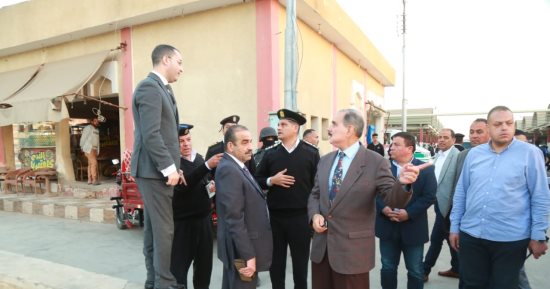 محافظ كفر الشيخ يتفقد المواقف ويقود حملة لإزالة الإشغالات والتعديات.. صور