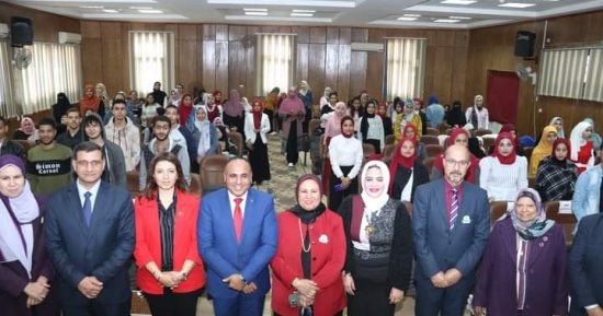 "مناهضة العنف ضد المرأة" ندوة تثقيفية بجامعة سوهاج.. صور