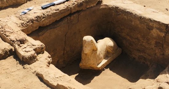 اكتشاف تمثال لـ "أبو الهول" وبقايا مقصورة كلاوديوس بجوار معبد دندرة بمحافظة قنا