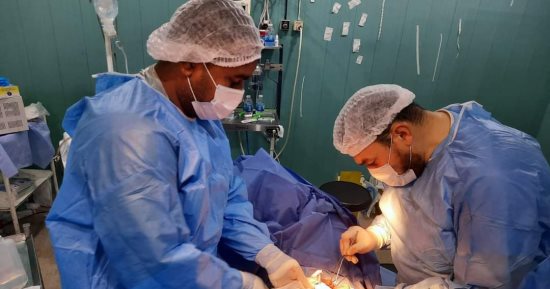 توقيع الكشف مجانا على 1230 مواطنا وإجراء 143 عملية ضمن قافلة علاجية بالجيزة