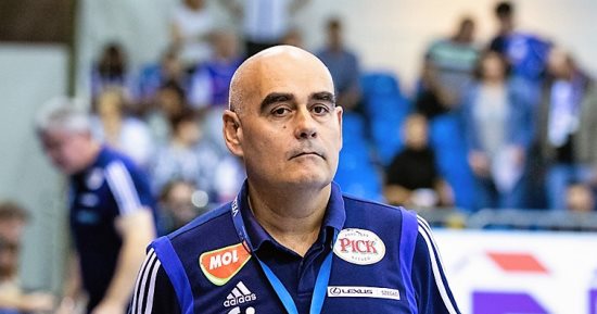 اتحاد اليد يعلن تعيين الإسبانى كارلوس باستور مديرا فنيا للمنتخب