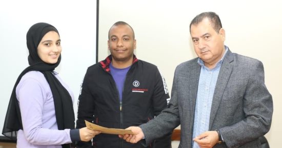 تكريم الطلاب المتفوقين في الدورات التدريبية للتعليم المزدوج بالغردقة
