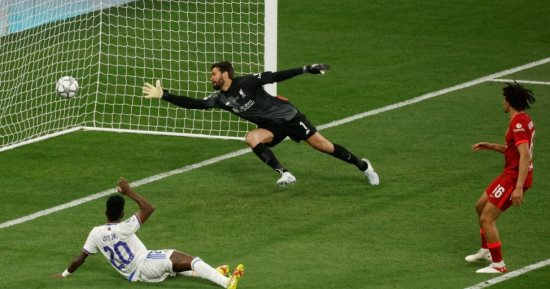 يويفا يعلن تعويض جماهير ليفربول ماليًا بسبب نهائى دورى أبطال أوروبا 2022