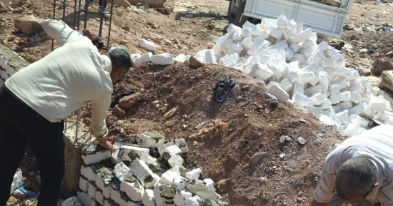 إزالة تعديات على أملاك الدولة بمساحة 2150 م2 بحى الصداقة فى أسوان
