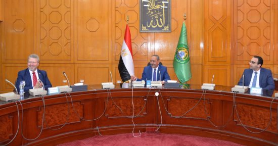 محافظ الإسماعيلية يبحث التعاون مع سفير دولة ليتوانيا بالقاهرة