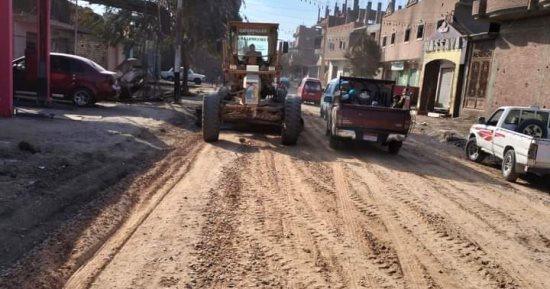 محافظ المنوفية يوجه بسرعة رصف طريق أشمون - سنتريس.. صور