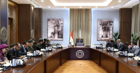 رئيس الوزراء يتابع موقف توصيل المرافق لمشروع تطوير عواصم المحافظات