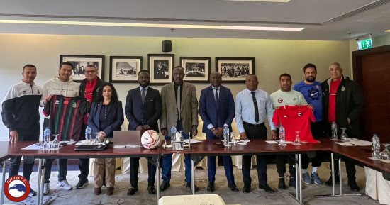 فيوتشر يرتدي الزى الأحمر الكامل فى مواجهة الجيش الملكى بالكونفدرالية 
