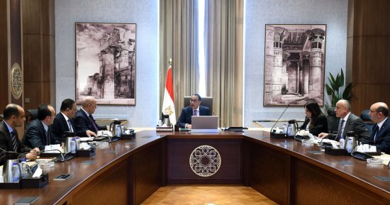 رئيس الوزراء يراجع مع وزير الإسكان تحصيل مستحقات الدولة وتقنين أوضاع الأراضى