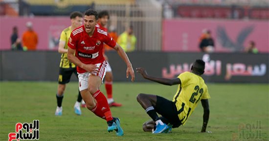 الأهلى "يروّض" ذئاب الجبل بثنائية ويحافظ على قمة الدورى