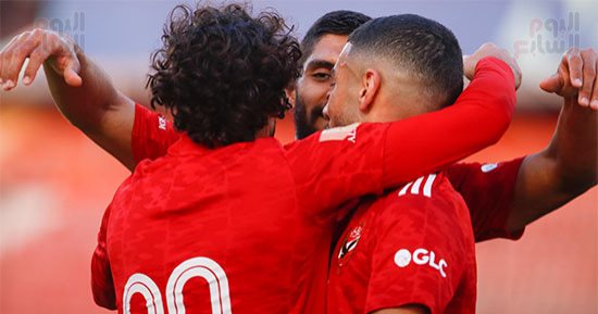 كولر يبحث مع معاونيه خطة "هجوم الأهلى " أمام صن داونز