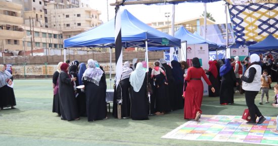 تقديم الدعم لـ 4 آلاف و700 أسرة بحملة "بالوعى مصر بتتغير للأفضل" فى الدقهلية