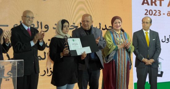 فوز سارة أحمد حسن بجائزة فاروق حسني للفنون فرع النقد التشكيلي لعام 2023.. صور