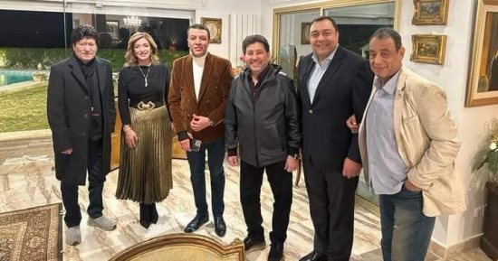 سفير مصر فى تونس يستقبل الفنانين المصريين قبل انطلاق مهرجان الأغنية التونسية