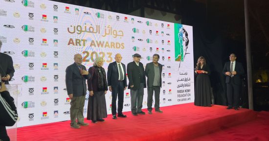 فوز سالي جمال عبد اللطيف بجائزة فاروق حسني للفنون فرع التصوير لعام 2023.. صور