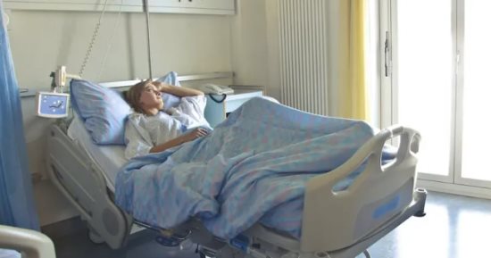 رجل يرفض دفع فاتورة ولادة زوجته فى المستشفى.. والسبب صادم