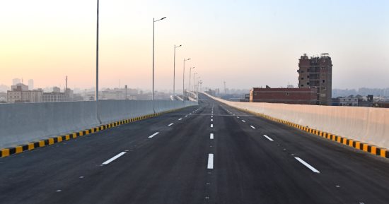 بدء التشغيل التجريبى لمحور كمال عامر.. أول محور مرورى حر يربط بين شمال وجنوب الجيزة.. وزير الإسكان: المحور يسهم فى حل العديد من المشاكل المرورية بالجيزة.. ويوفر نصف مسافة الرحلة بين شمال وجنوب الطريق الدائرى