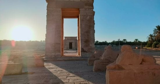 حكايات من الواحات.. قصة الرمز الرسمى للوادى الجديد.. معبد هيبس آخر نسخة متبقية من العصر الصاوى وصاحب أطول رحلة إنقاذ وترميم.. يضم 4 عصور تاريخية وبه أقدم وثيقة لحقوق المرأة وتتعامد الشمس عليه مرتين سنويا.. صور