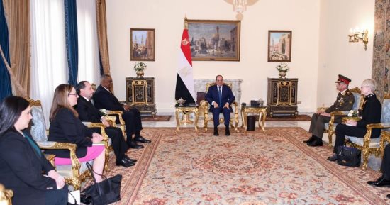 الرئيس السيسى يؤكد لوزير الدفاع الأمريكى أهمية تكثيف الجهود للتهدئة بالأراضى الفلسطينية