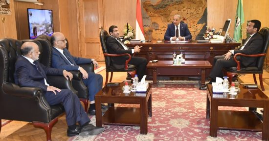 محافظ الفيوم يستقبل وفدًا من رجال أعمال يمنيين