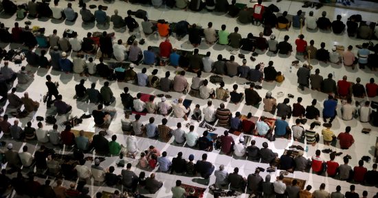دعاء الليلة الثانية من رمضان.. اللهم إنى أسألك الجنة وما قرب إليها (فيديو)
