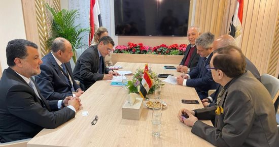 "مصر للطيران" و"إير كايرو" توقعان بروتوكولات تعاون مع وكلاء للسفر والسياحة