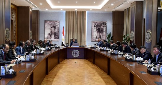 رئيس الوزراء يلتقى رئيس شركة "تشاينا إنرجى" والوفد المرافق له