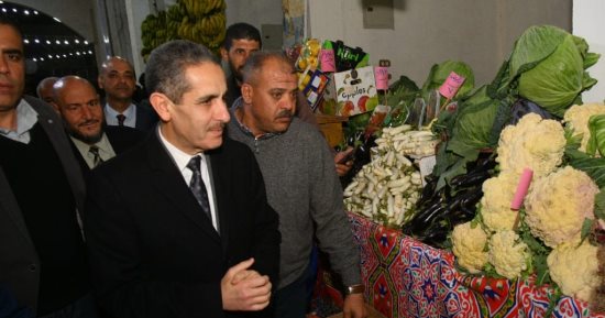 محافظ الغربية يفتتح السوق النموذجى ببسيون 