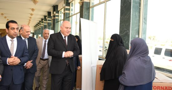 برعاية التحالف الوطنى للعمل الأهلى.. محافظ قنا يسلم 20 جهازا لأمهات مثاليات