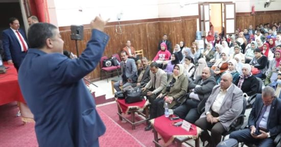 إقبال على القوافل التعليمية المجانية للشهادة الثانوية فى الوادى الجديد