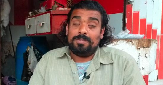 الجزار الكفيف.. محمد الكحلاوى فقد بصره وبيقطع اللحمة بنور الله.. فيديو