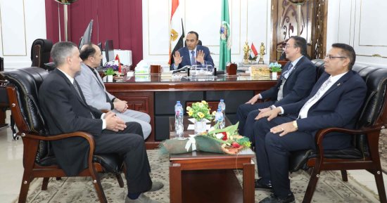 نائب محافظ المنيا يستقبل وفد مركز المعلومات بمجلس الوزراء لتعزيز سبل التعاون