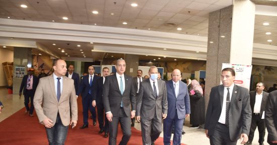 محافظ الفيوم يشارك فى افتتاح جناح "أيادى مصر" بمعرض القاهرة الدولى بدورته الـ56