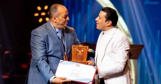 مهرجان الأغنية العربية بتونس يكرم نقيب الموسيقيين مصطفى كامل