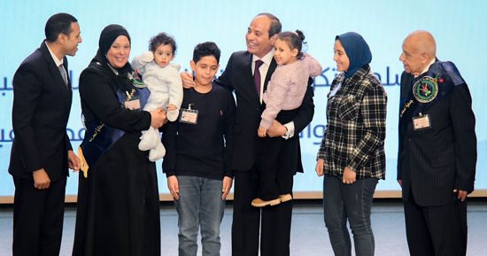 الرئيس السيسى يكرم أسر الشهداء في يوم الشهيد