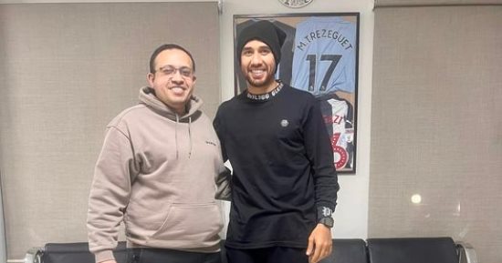 تريزيجيه ينشر صورته مع طبيب المنتخب بعد استبعاده من المعسكر المقبل