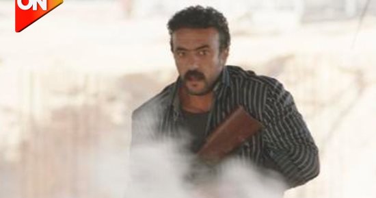 أحمد العوضى يمسك بسلاح نارى فى كواليس مسلسل "ضرب نار"