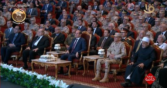 الرئيس السيسي يشاهد عرضا فنيا بعنوان "مثلث القيادة" عن تضحيات الشهداء