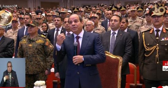 الرئيس السيسي لأسر الشهداء: هنحتفل مع بعض فى سيناء.. وها تشفوها حاجة تانية