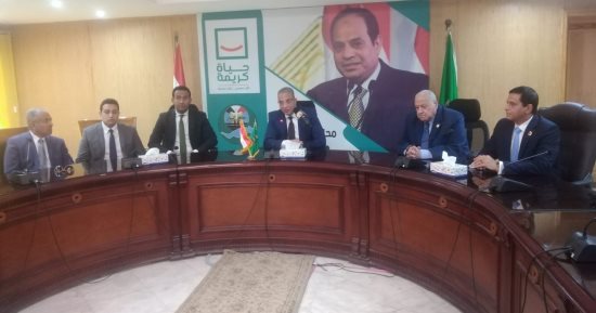 وفد حماة وطن يلتقى محافظ الفيوم ويوفر جهاز 32 عروسا.. صور